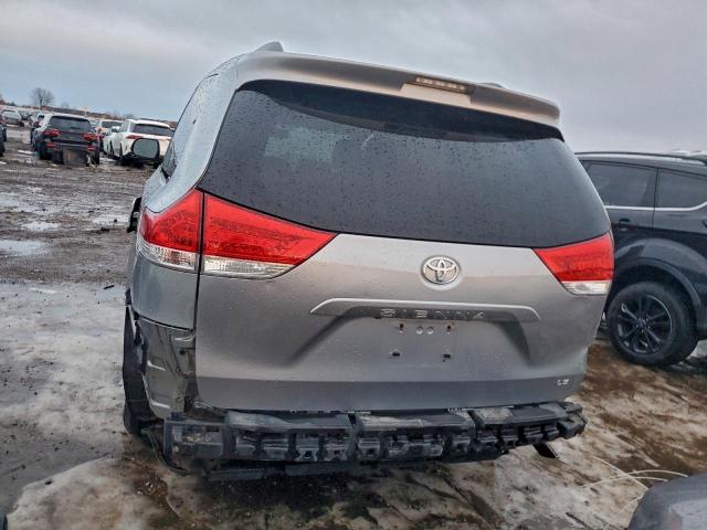 Toyota Sienna Le Image 6