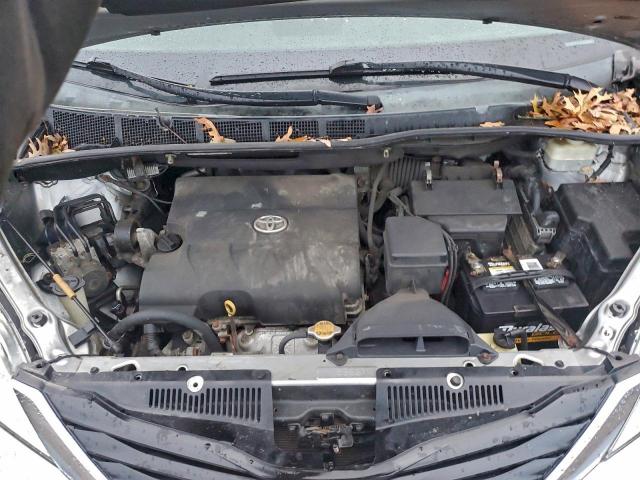 Toyota Sienna Le Image 7