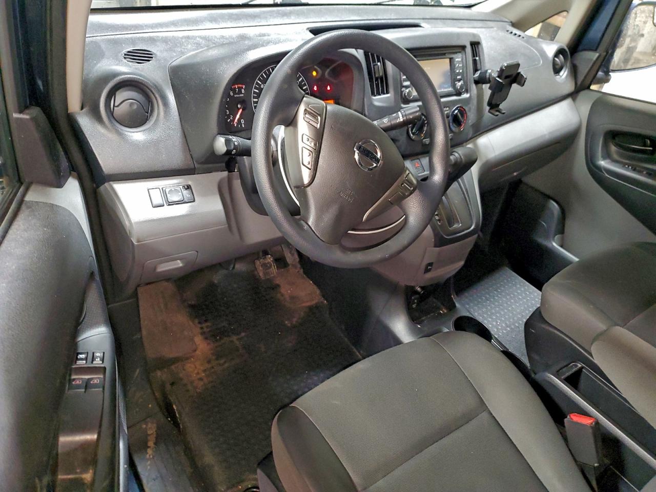 Nissan Nv 2.5s Image 4