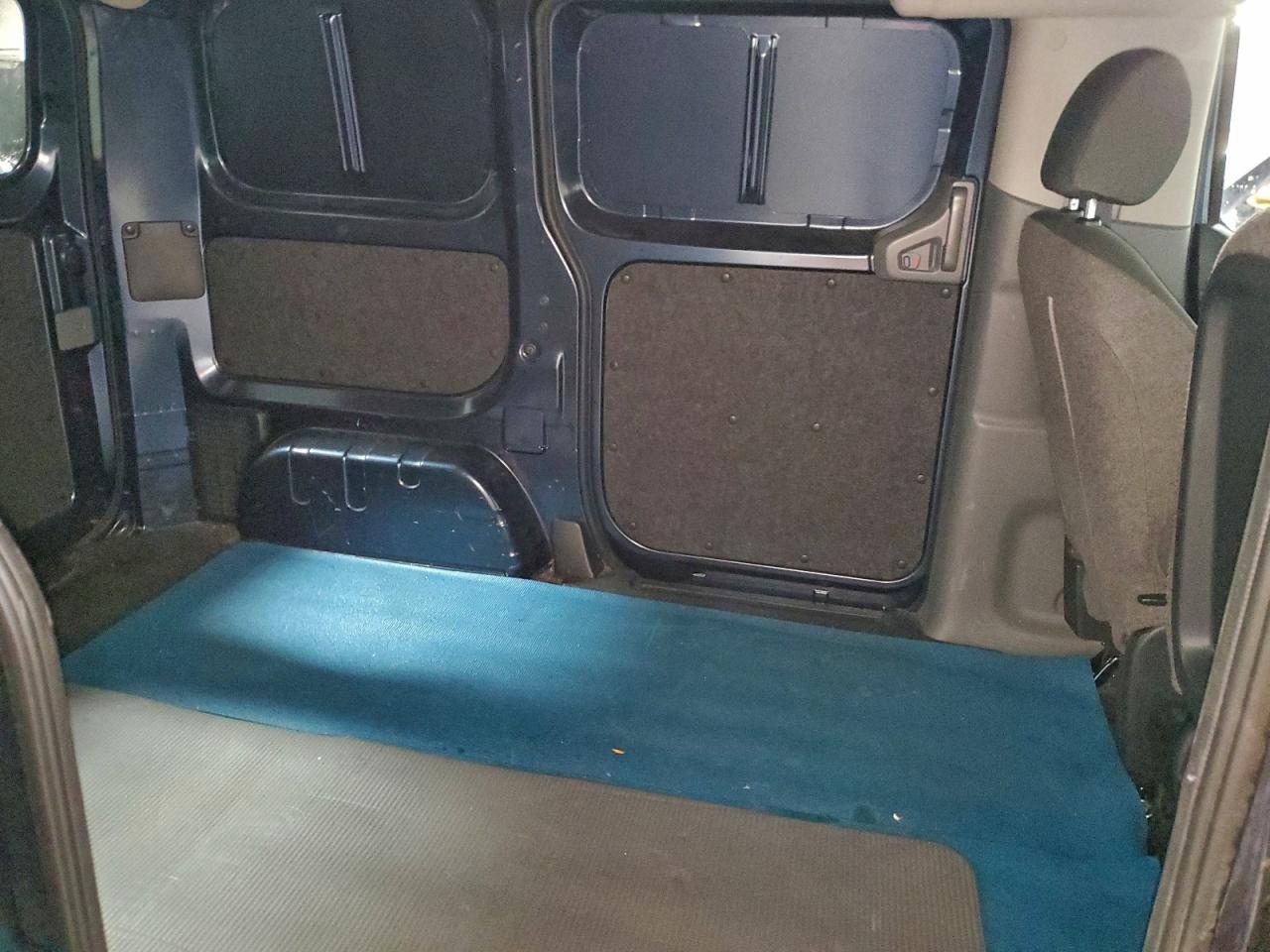 Nissan Nv 2.5s Image 14