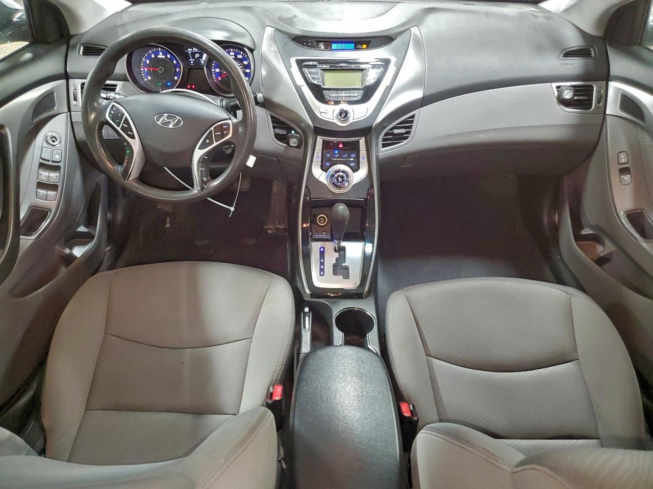 Hyundai ELANTRA Gls Image 9