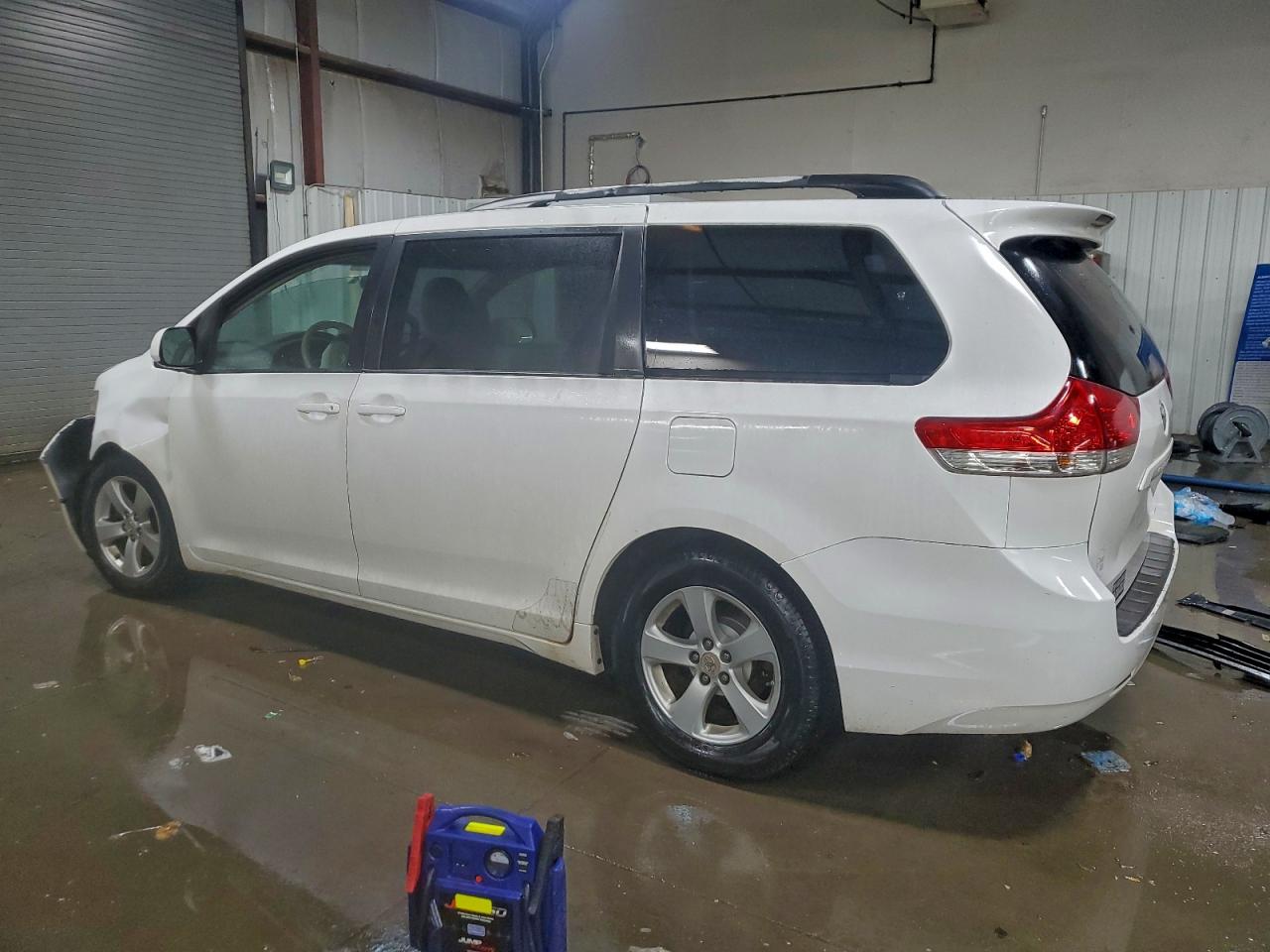 Toyota Sienna Le Image 4