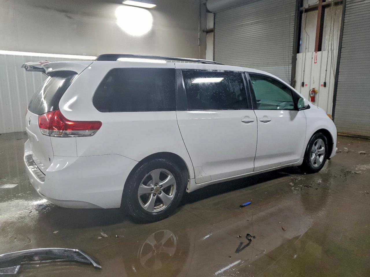 Toyota Sienna Le Image 12