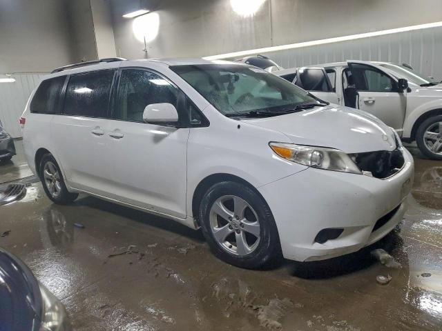 Toyota Sienna Le Image 10