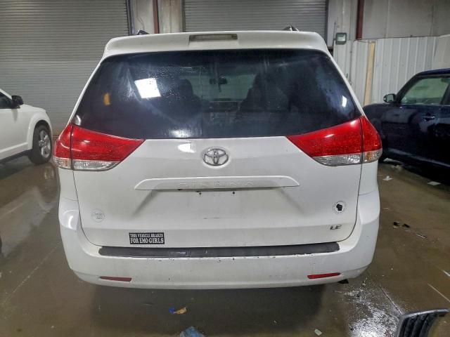 Toyota Sienna Le Image 3