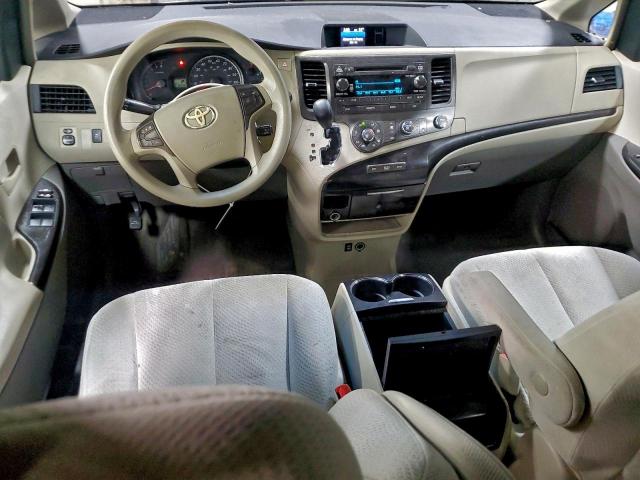Toyota Sienna Le Image 2