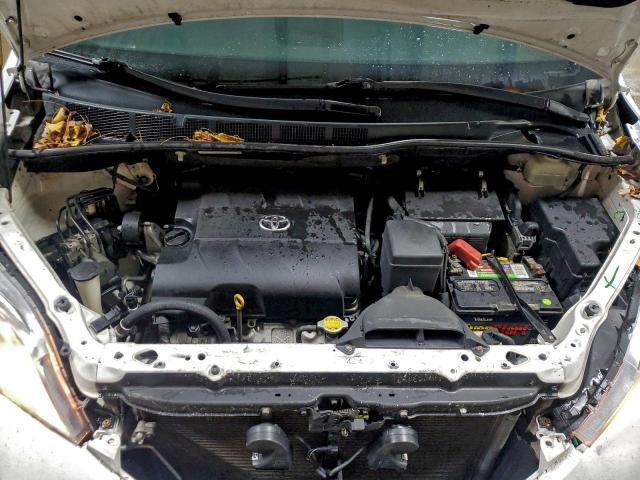 Toyota Sienna Le Image 7