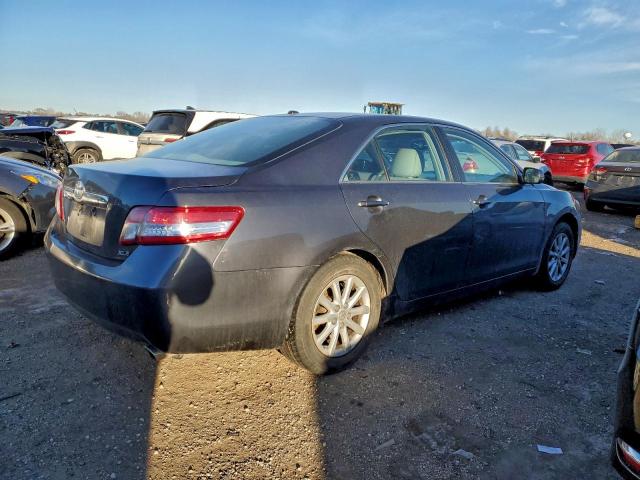 Toyota Camry Base Image 7