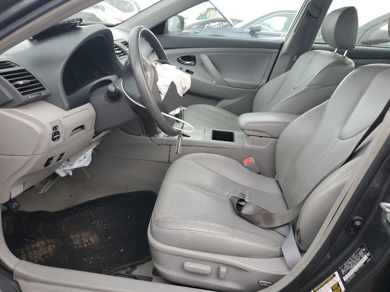 Toyota Camry Hybrid Image 8