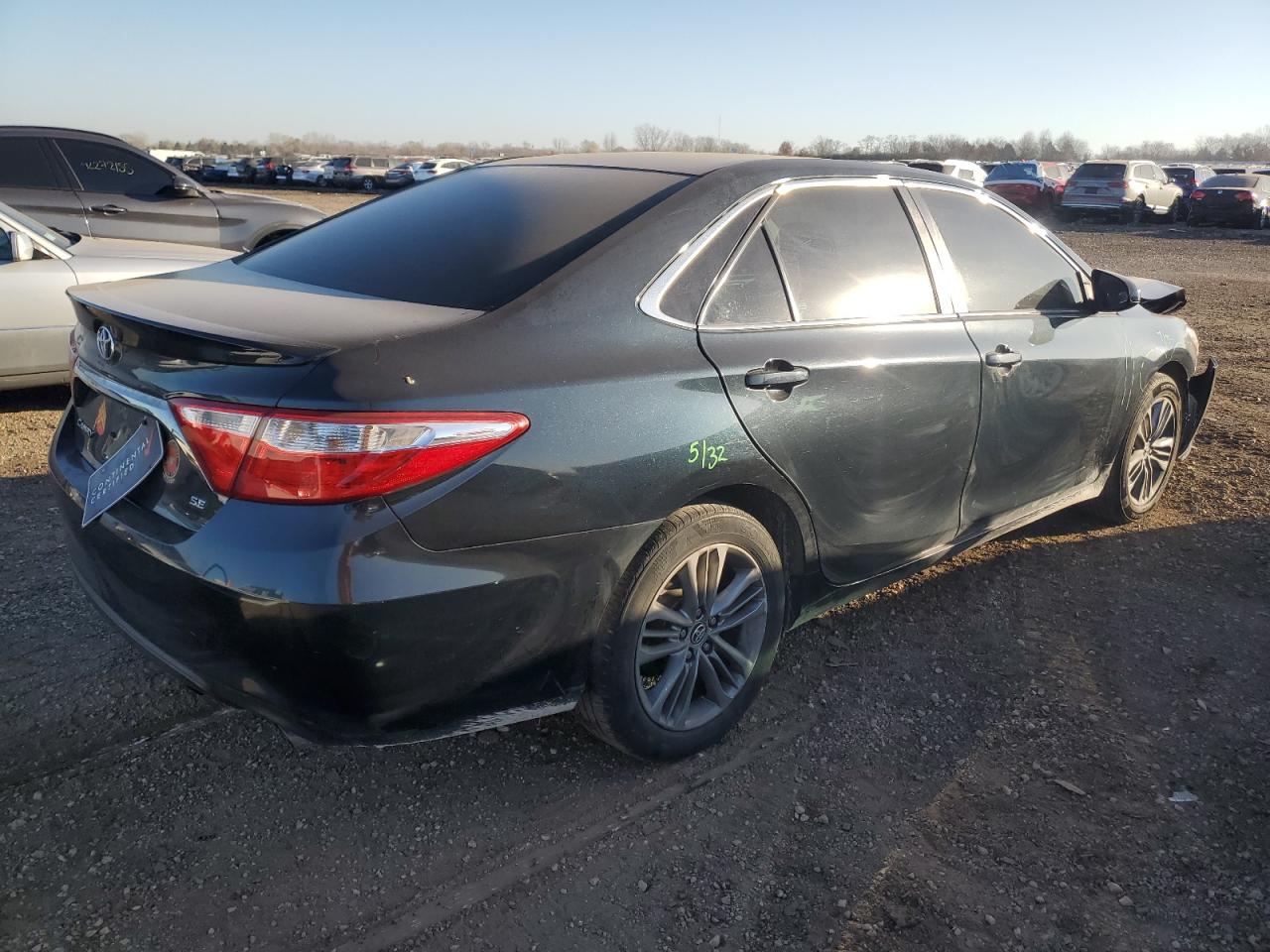 Toyota Camry Le Image 10