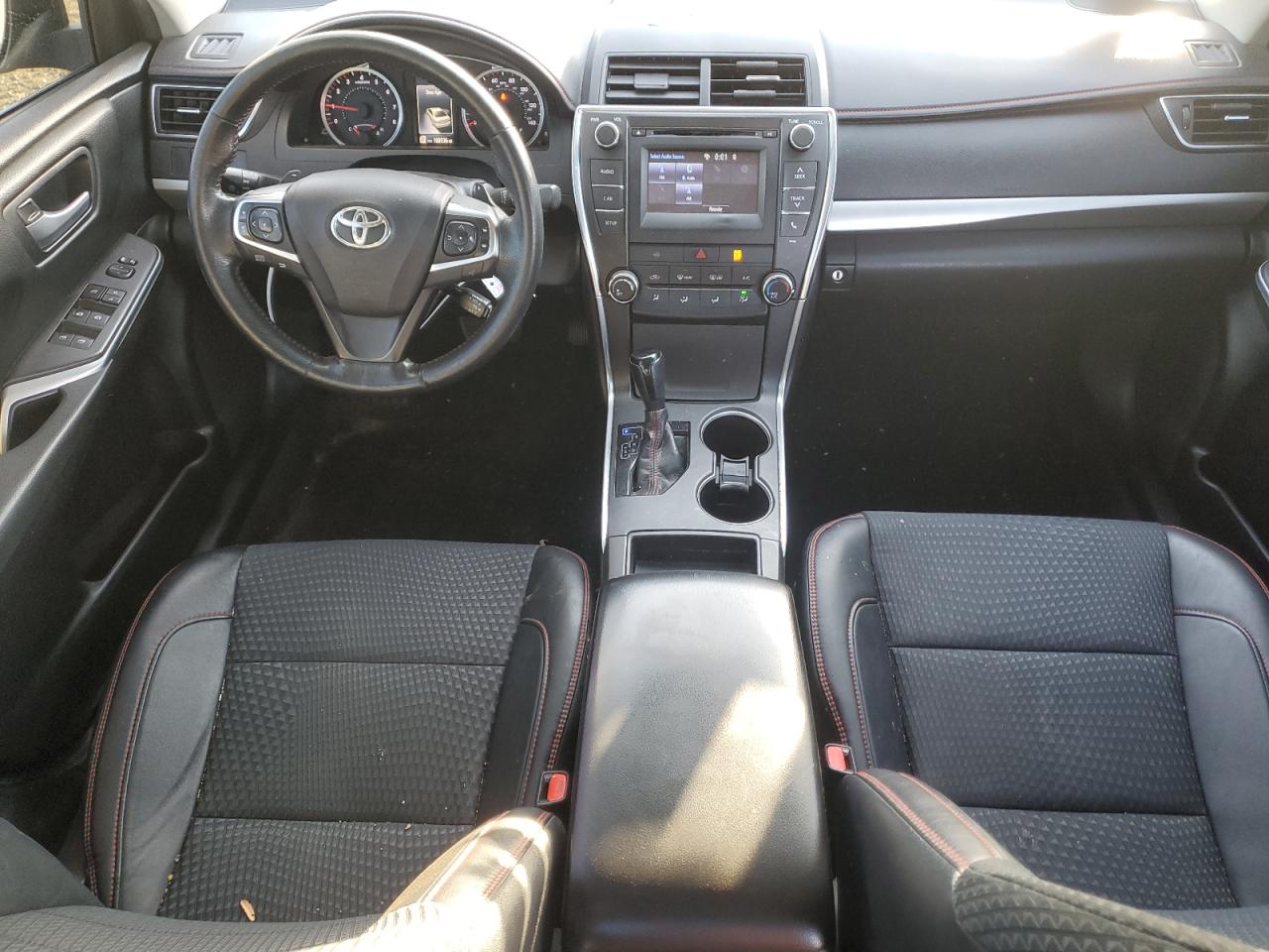 Toyota Camry Le Image 5