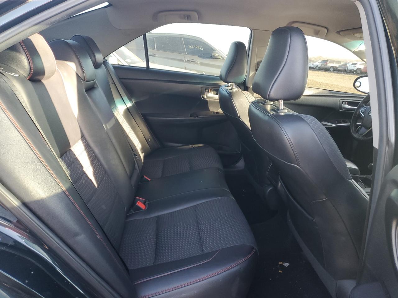 Toyota Camry Le Image 6