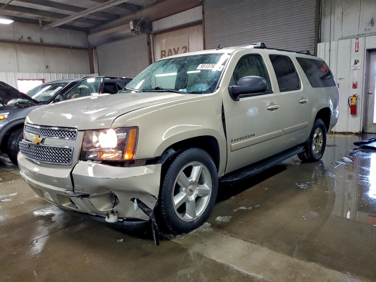 Chevrolet Suburban C1500 Ls Image 1