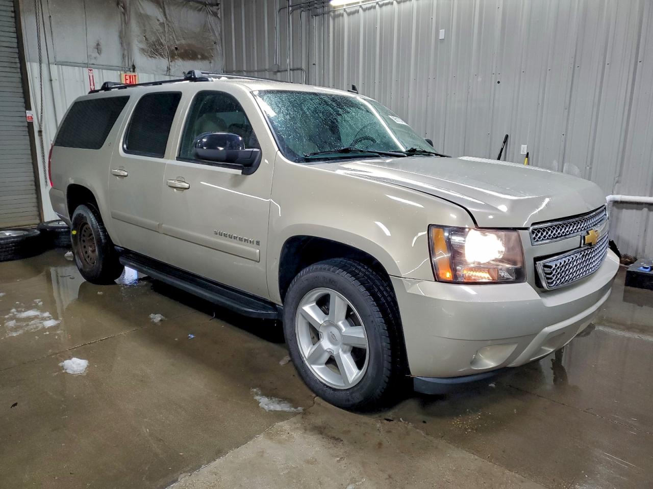 Chevrolet Suburban C1500 Ls Image 12