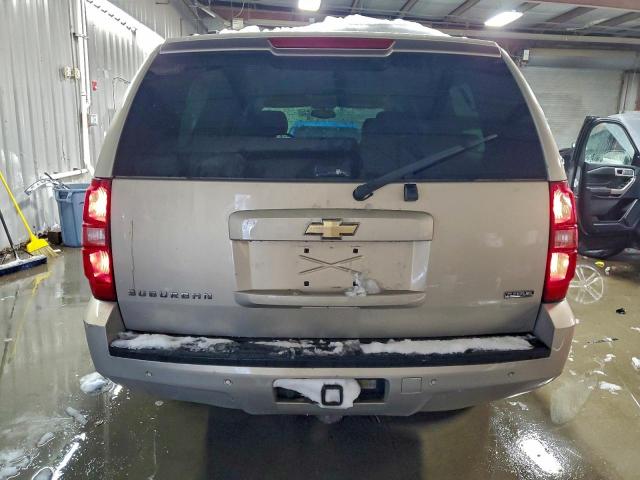 Chevrolet Suburban C1500 Ls Image 2