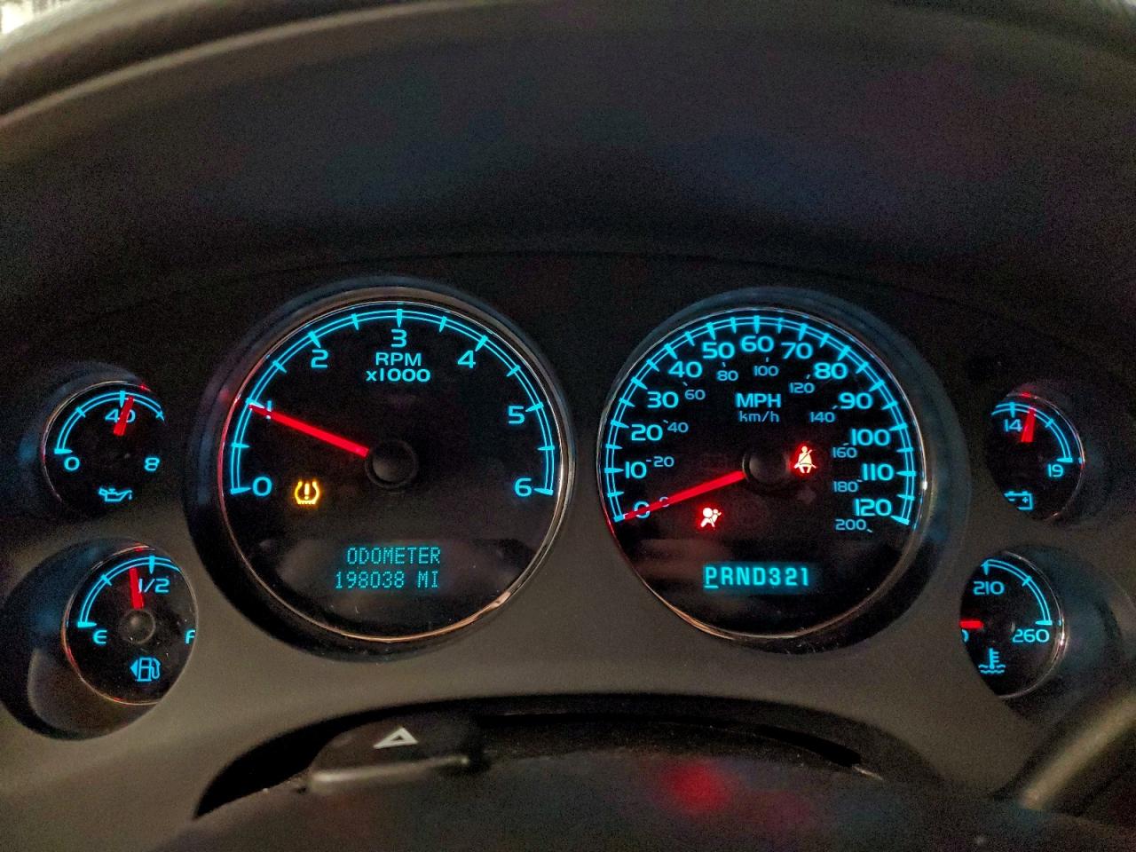 Chevrolet Suburban C1500 Ls Image 13