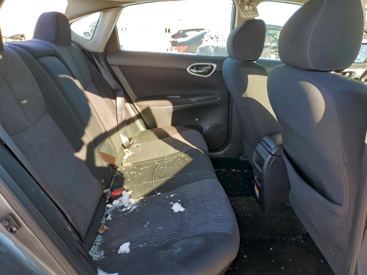 Nissan Sentra S Image 9