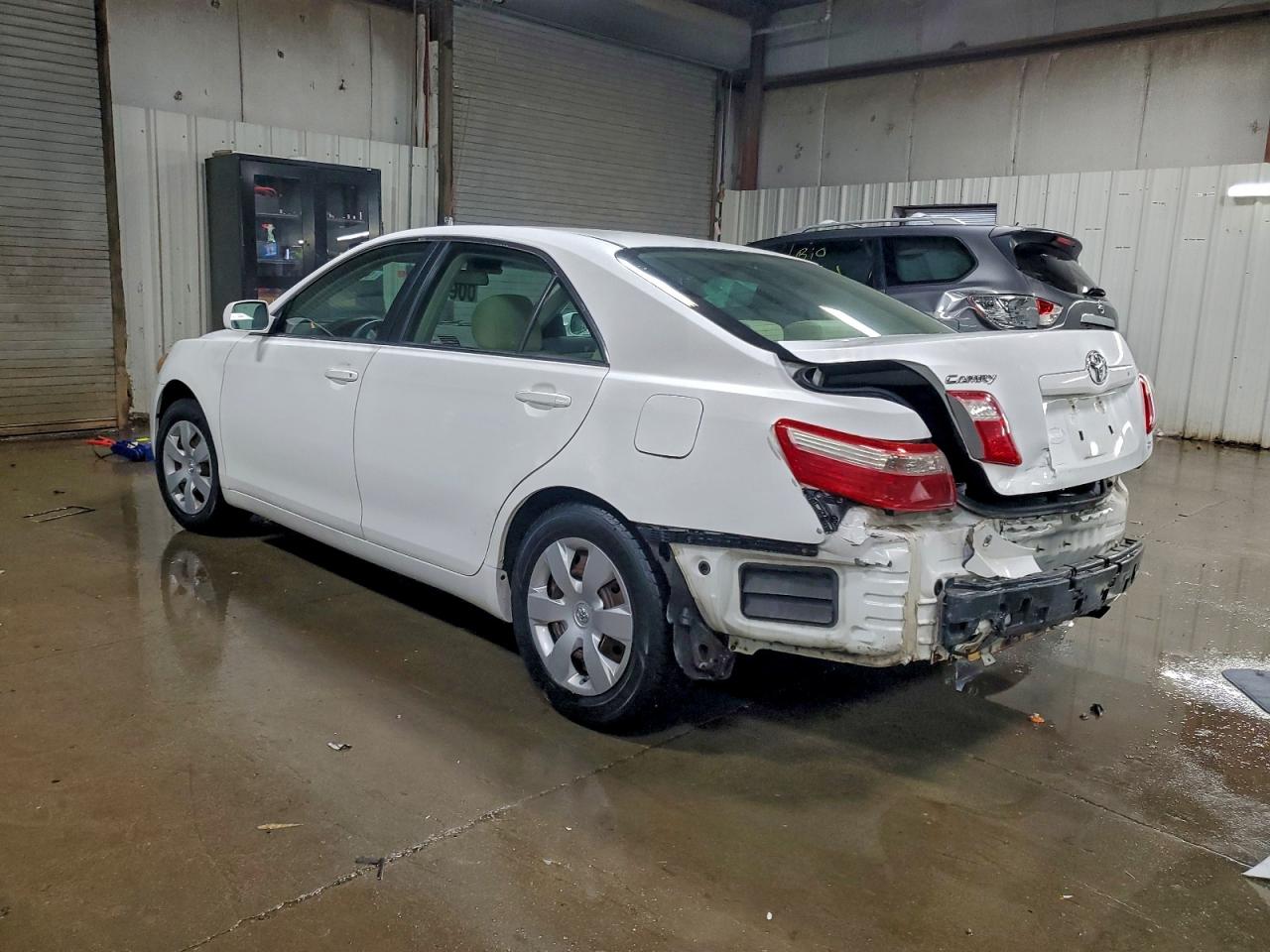 Toyota Camry Ce Image 2