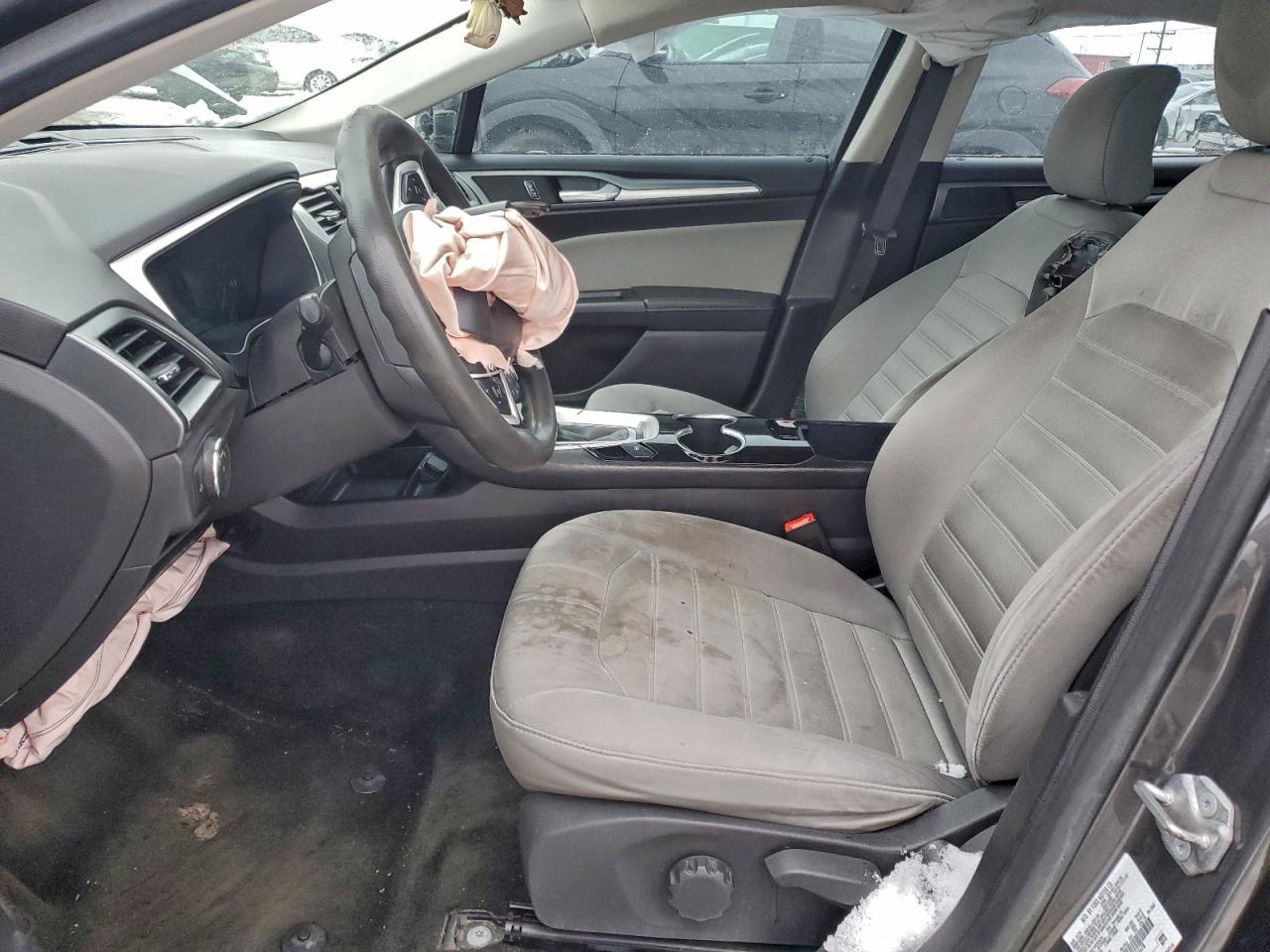 Ford Fusion S Image 9