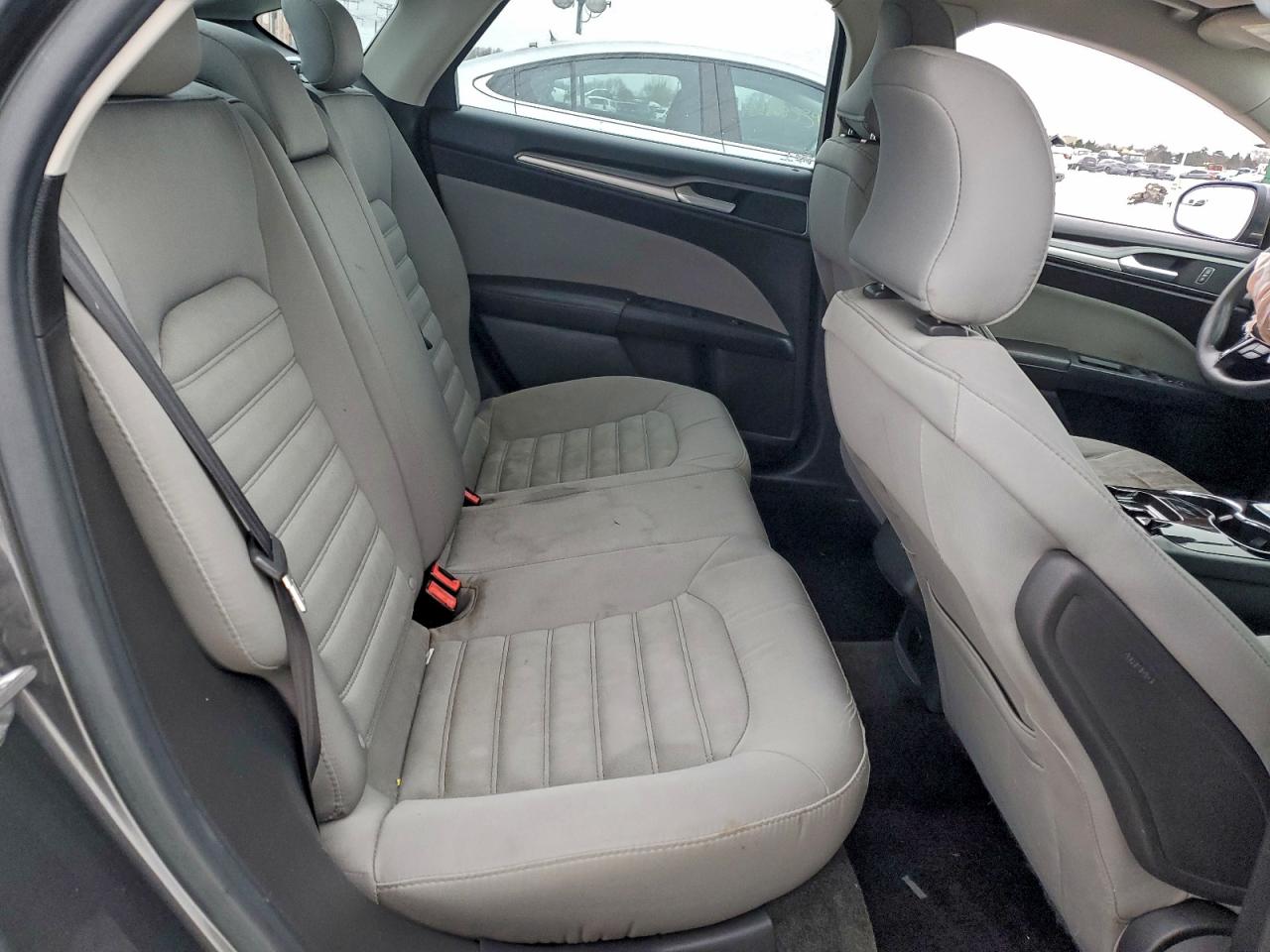 Ford Fusion S Image 12