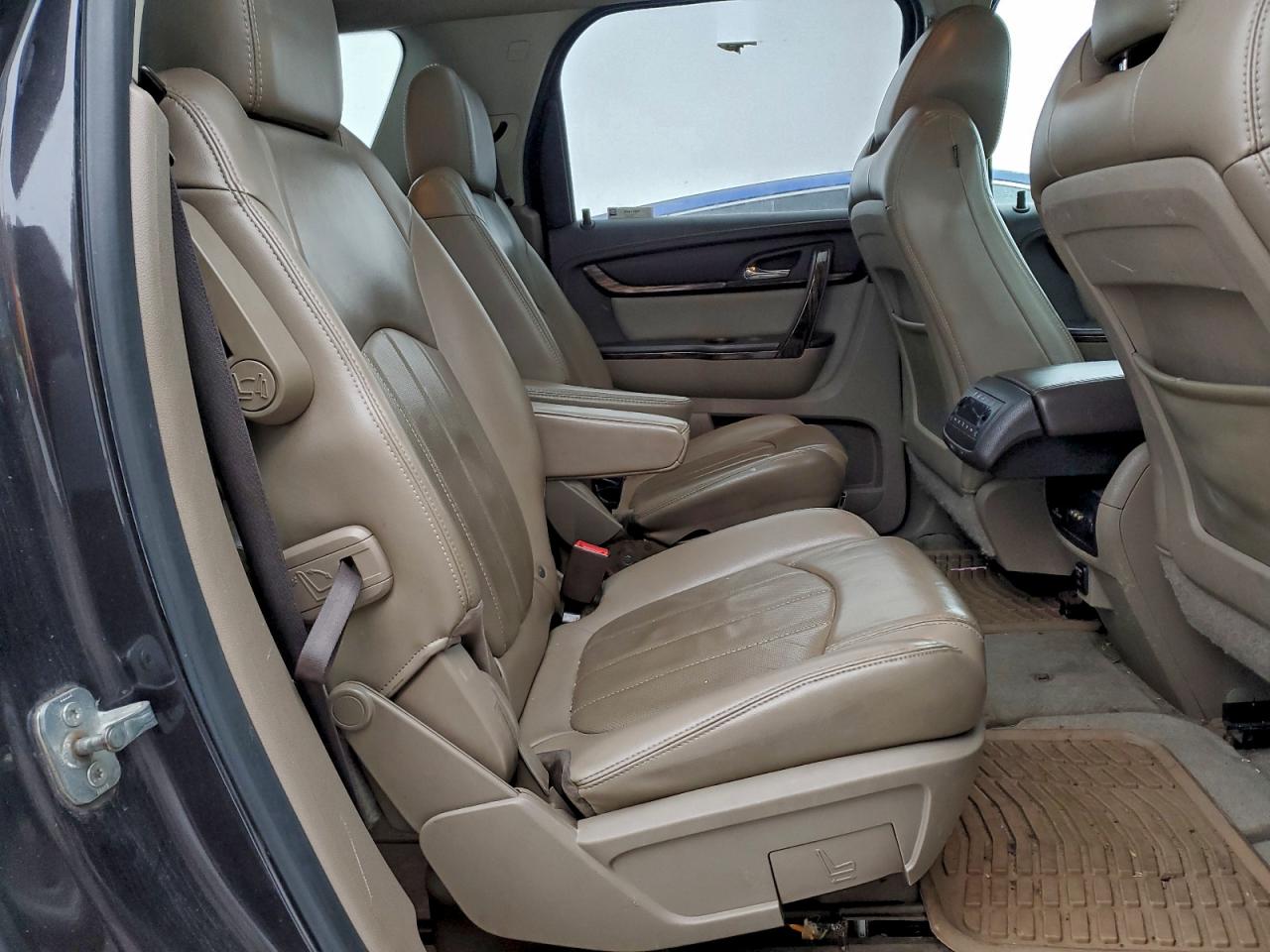 GMC Acadia Denali Image 13