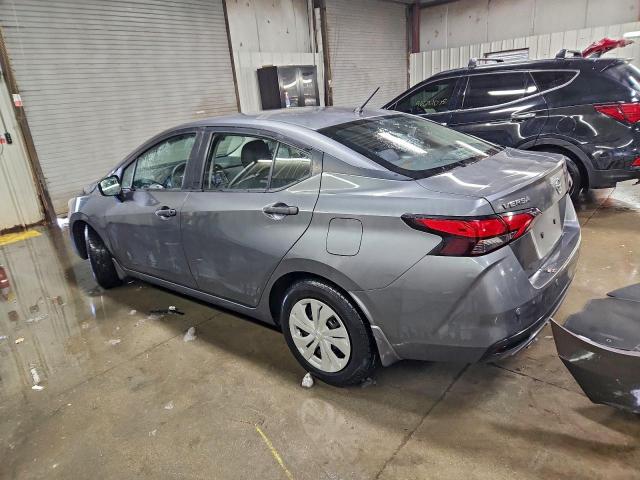 Nissan Versa S Image 2