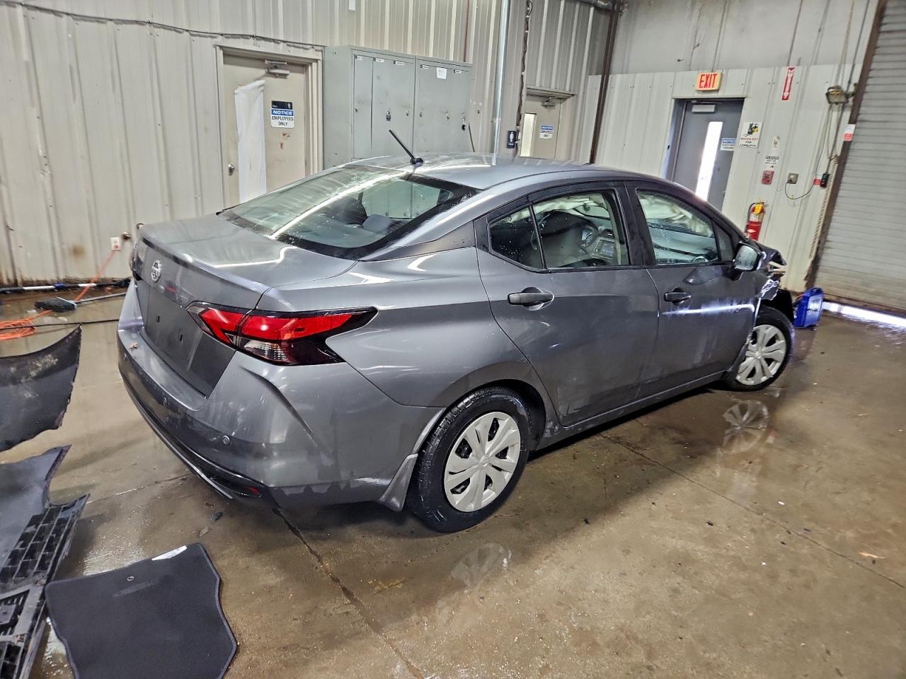 Nissan Versa S Image 3