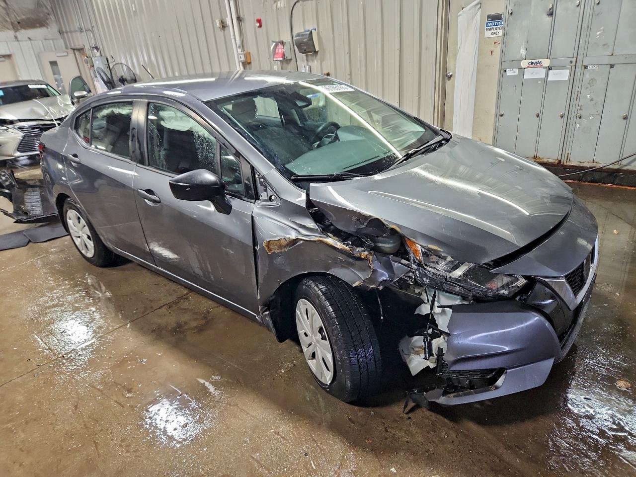 Nissan Versa S Image 4