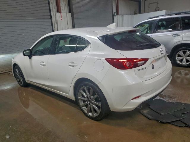 Mazda 3 Grand Touring Image 2