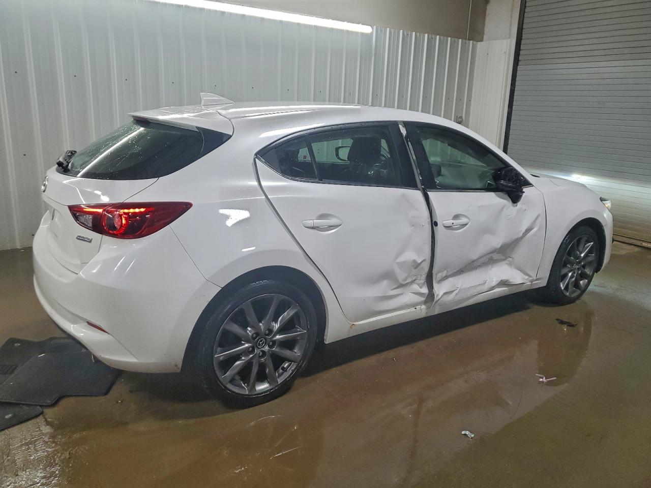 Mazda 3 Grand Touring Image 3