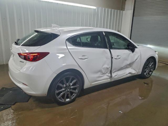 Mazda 3 Grand Touring Image 3