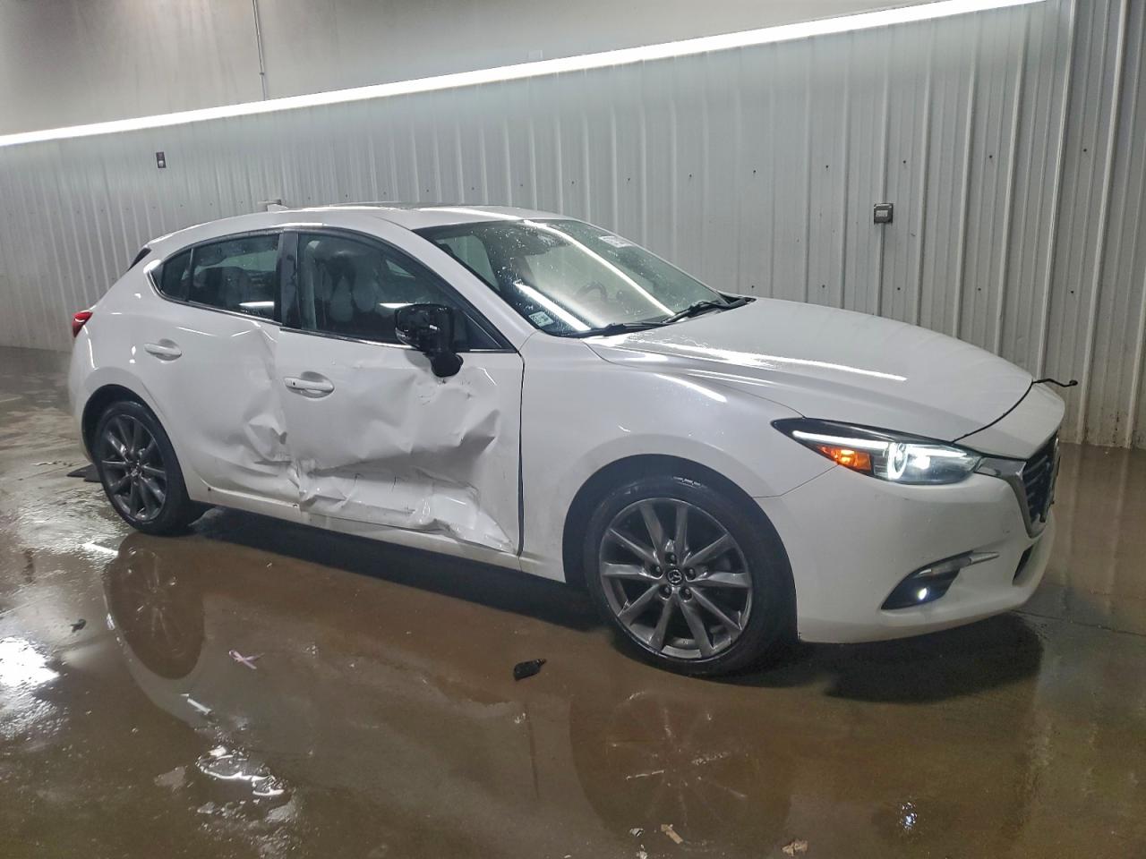 Mazda 3 Grand Touring Image 4