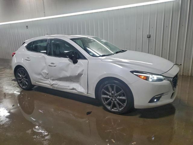 Mazda 3 Grand Touring Image 4