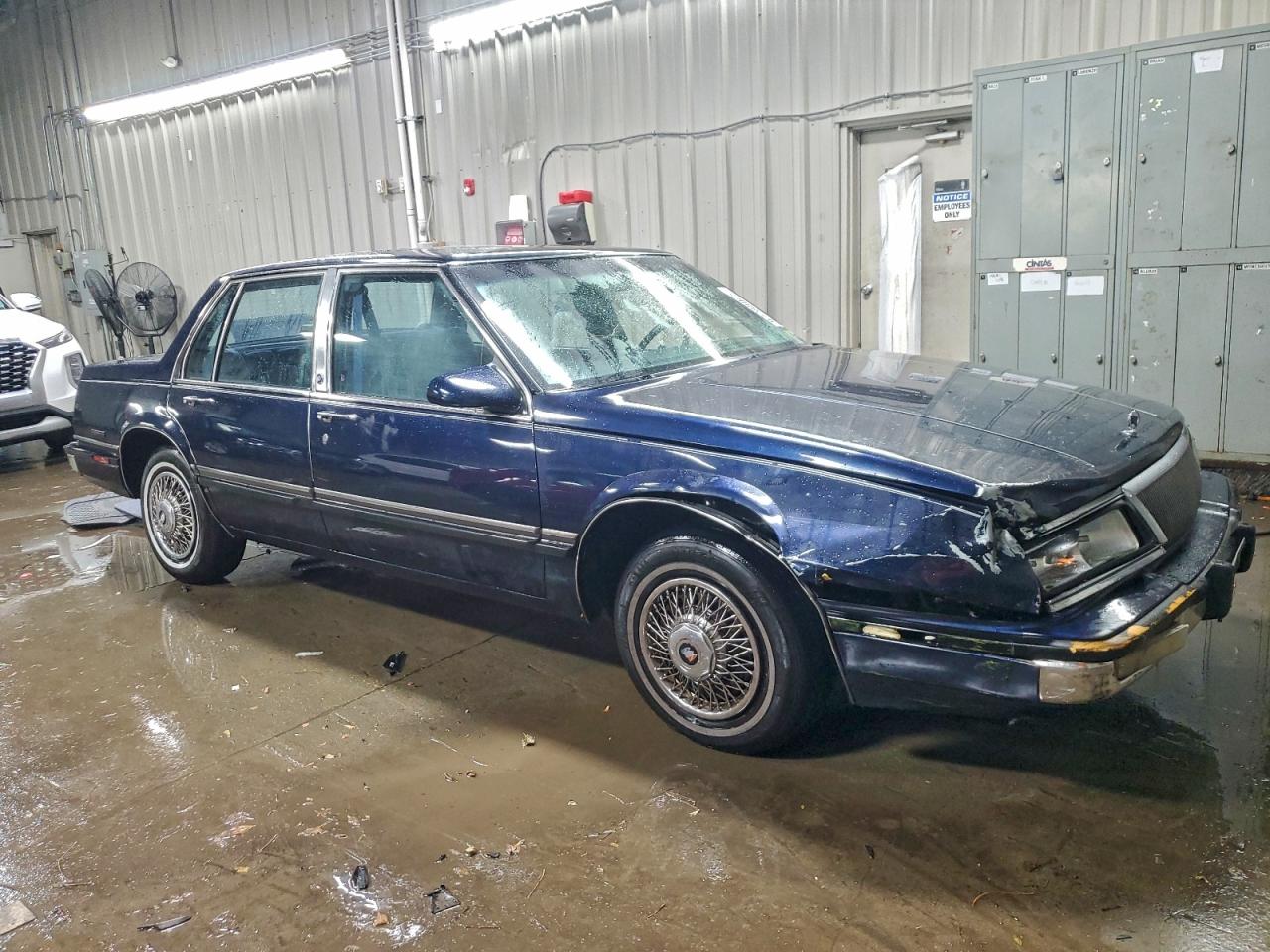 Buick LeSabre Limited Image 3