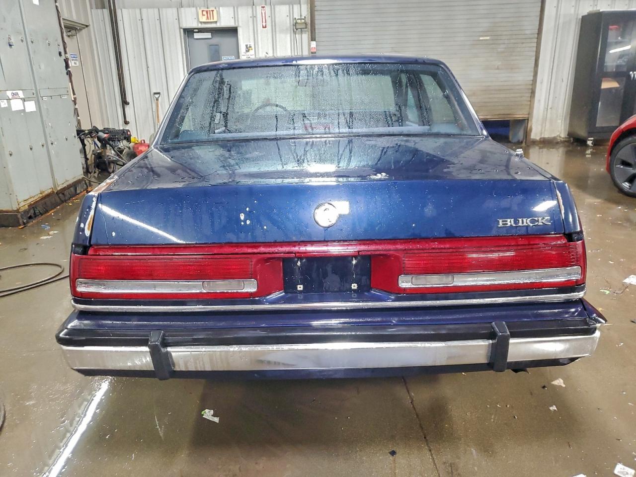 Buick LeSabre Limited Image 4