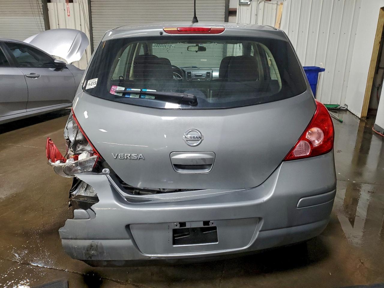 Nissan Versa S Image 3