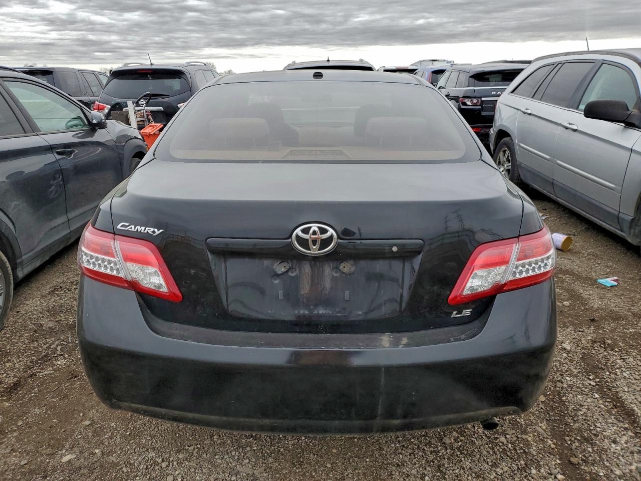 Toyota Camry Base Image 8