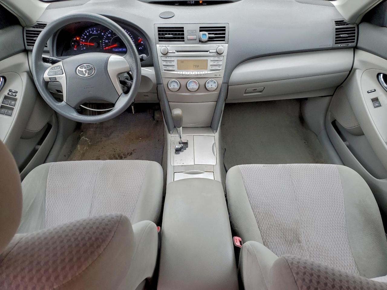 Toyota Camry Base Image 10