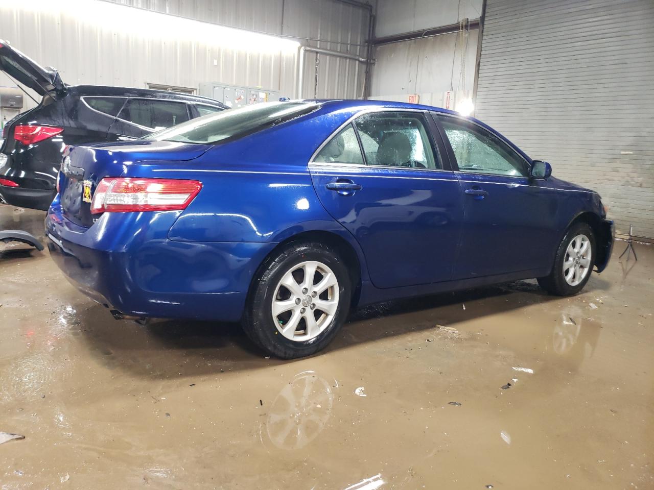 Toyota Camry Base Image 3