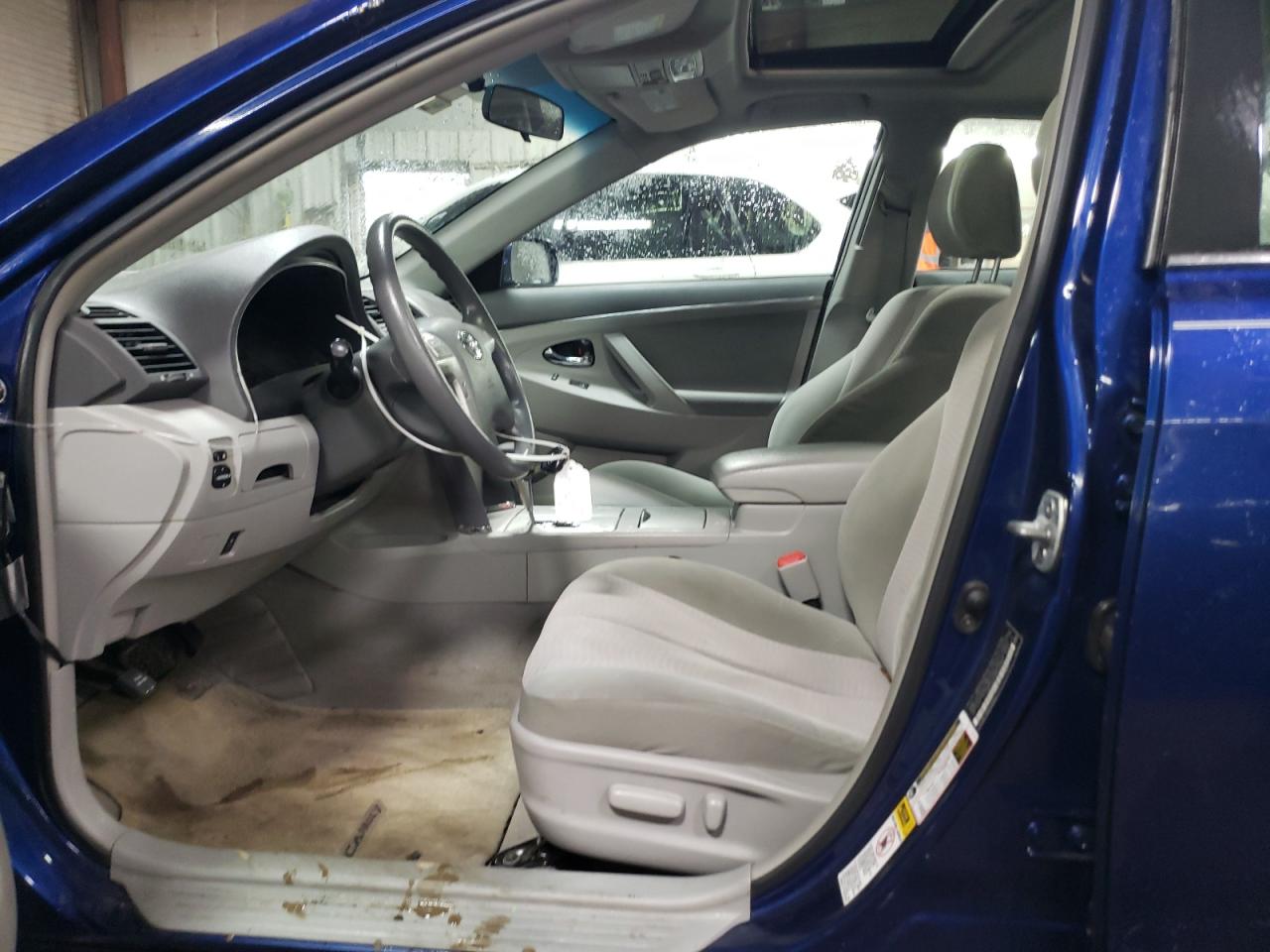 Toyota Camry Base Image 6