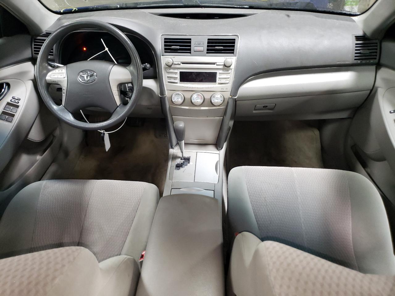 Toyota Camry Base Image 8