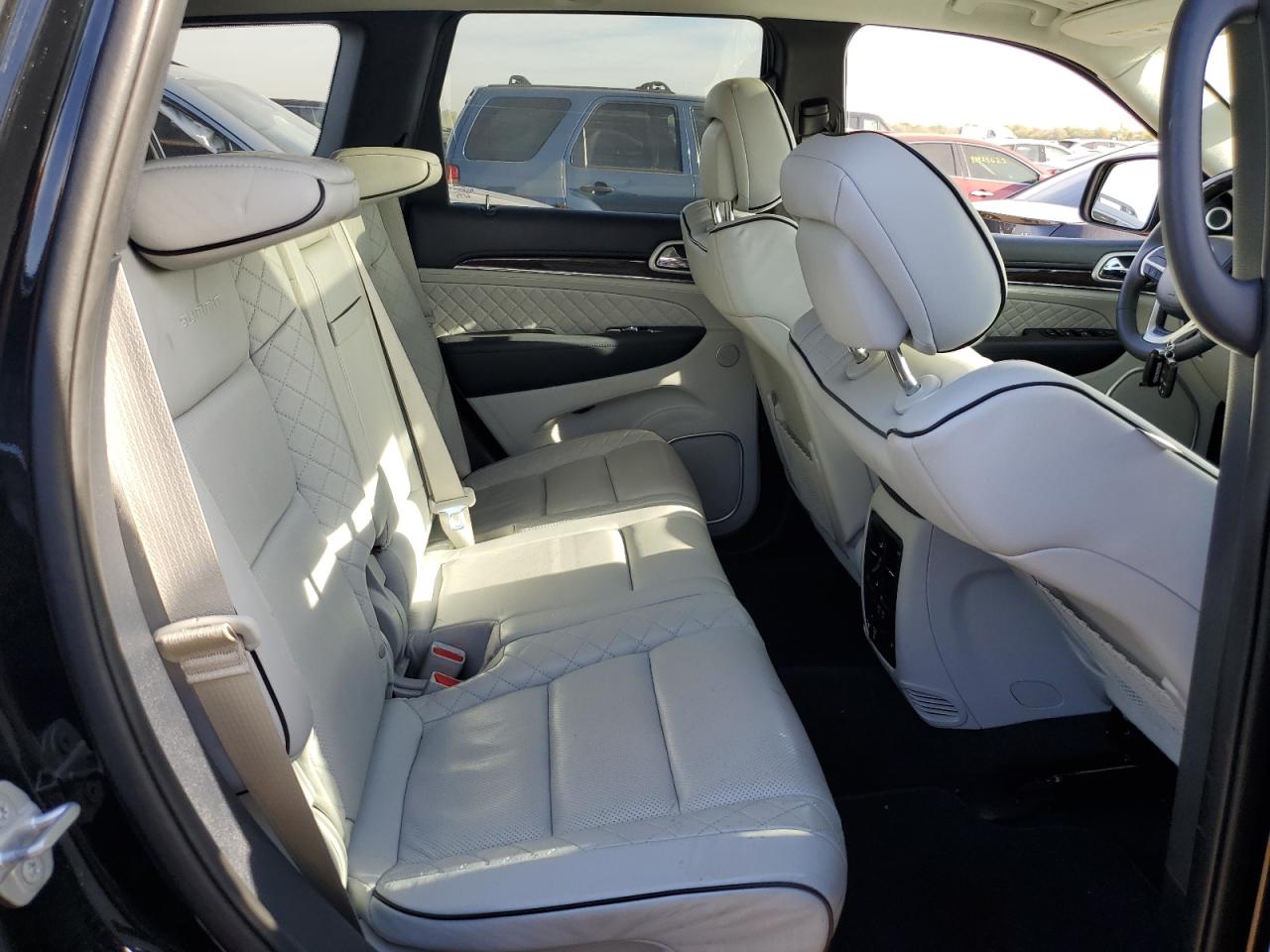 Jeep Grand Cherokee Summit Image 10