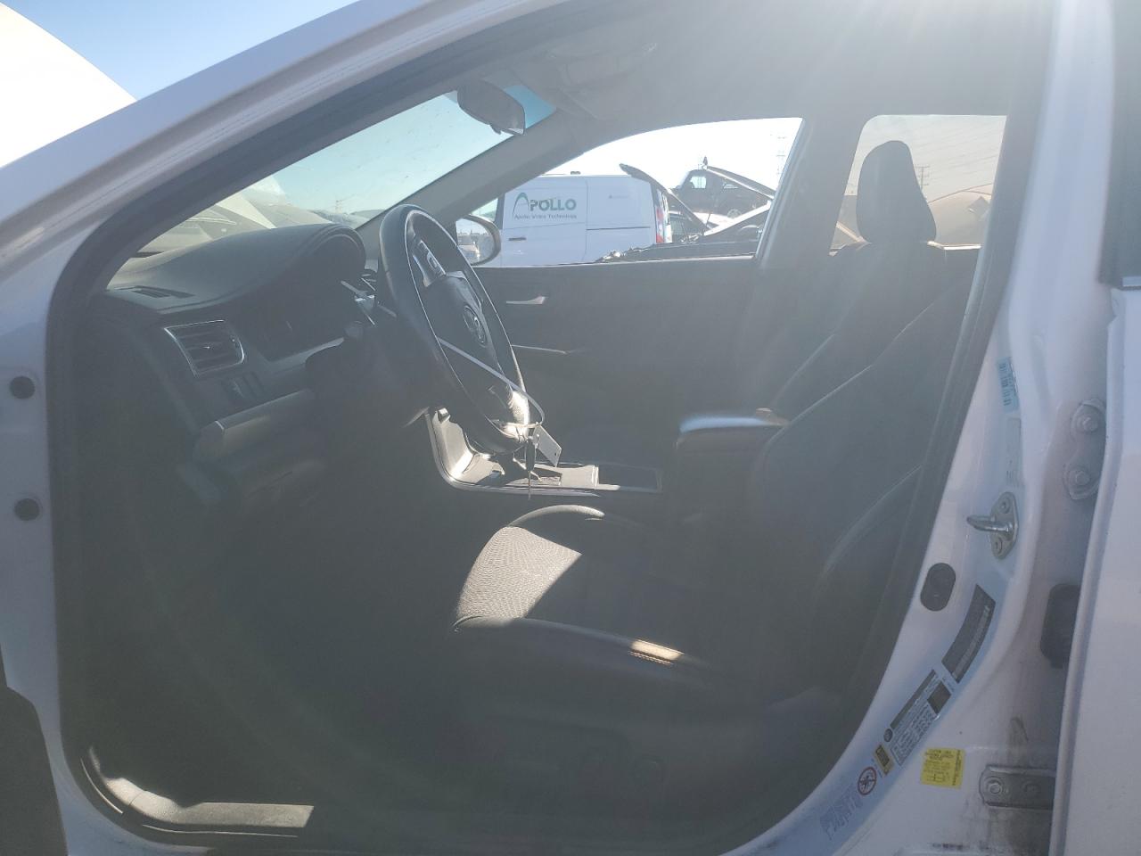 Toyota Camry Le Image 4