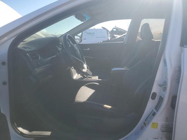 Toyota Camry Le Image 4