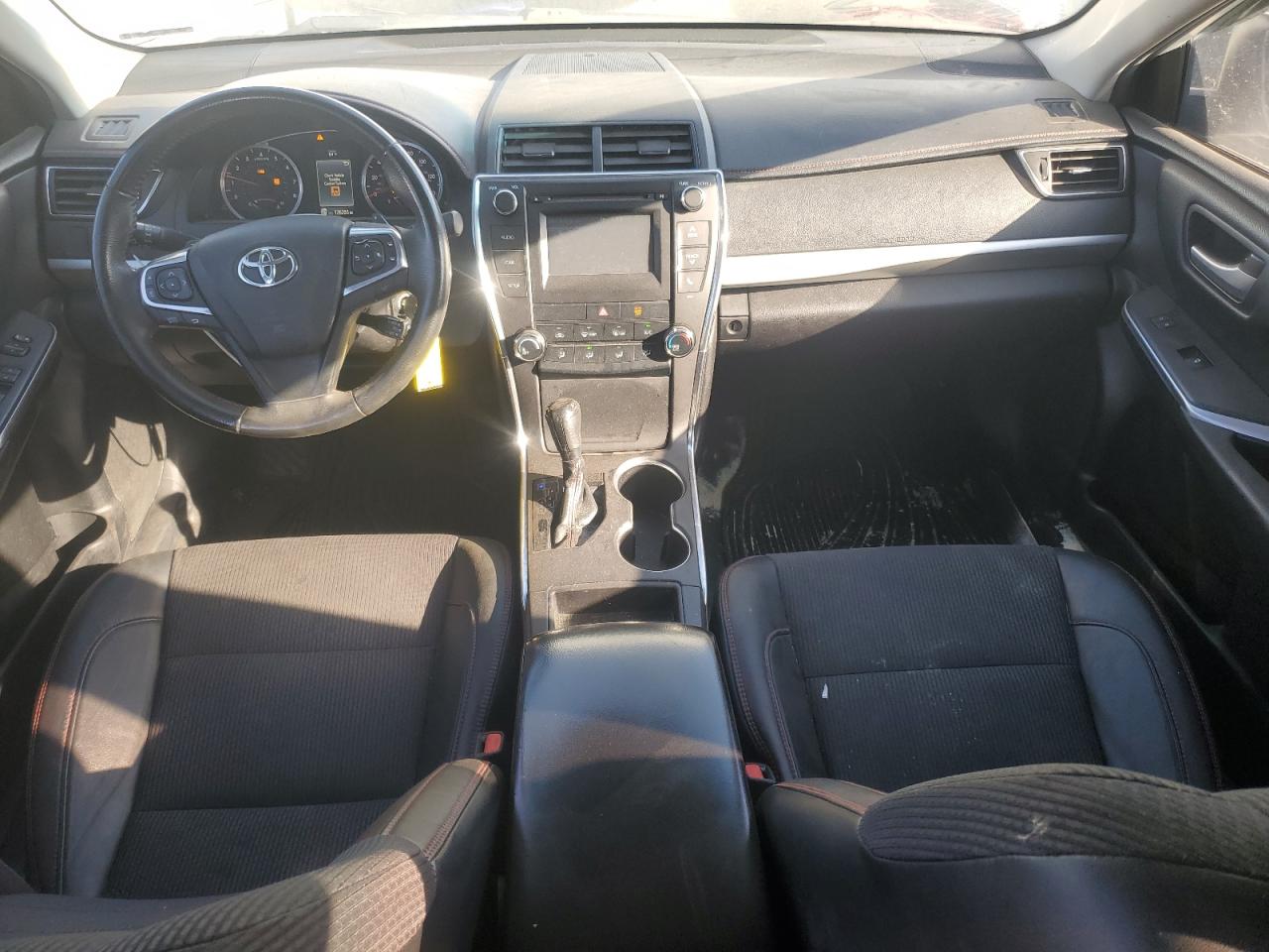 Toyota Camry Le Image 8