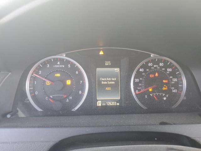 Toyota Camry Le Image 9