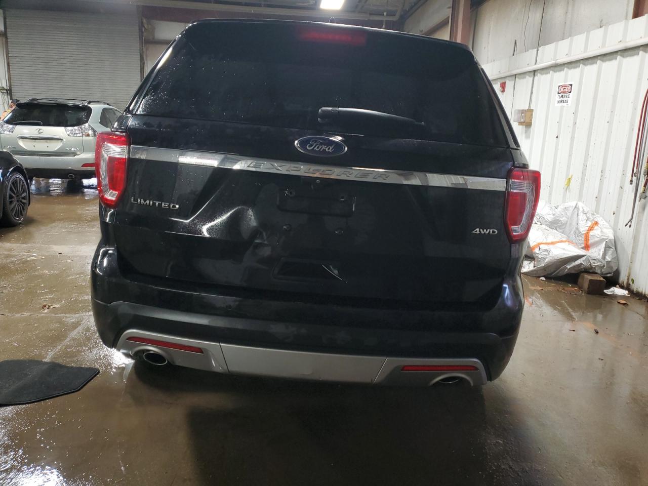 Ford Explorer Xlt Image 14