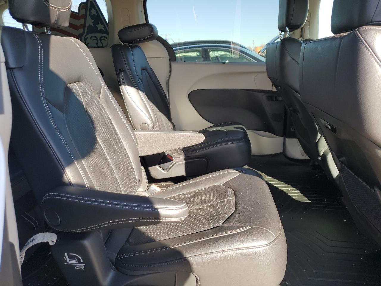 Chrysler Pacifica Touring L Image 12