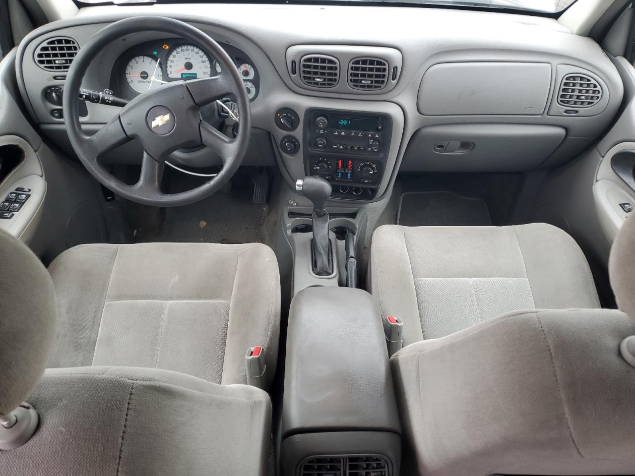 Chevrolet Trailblazer Ls Image 8