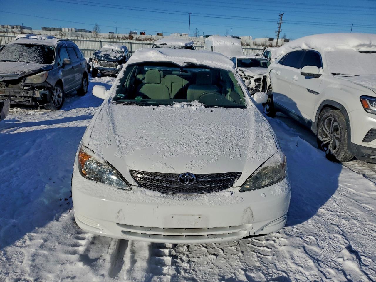 Toyota Camry Le Image 7